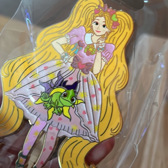 Tangled Rapunzel Pascal Lolita Cosplay Enamel Pin - Picture 3 of 3